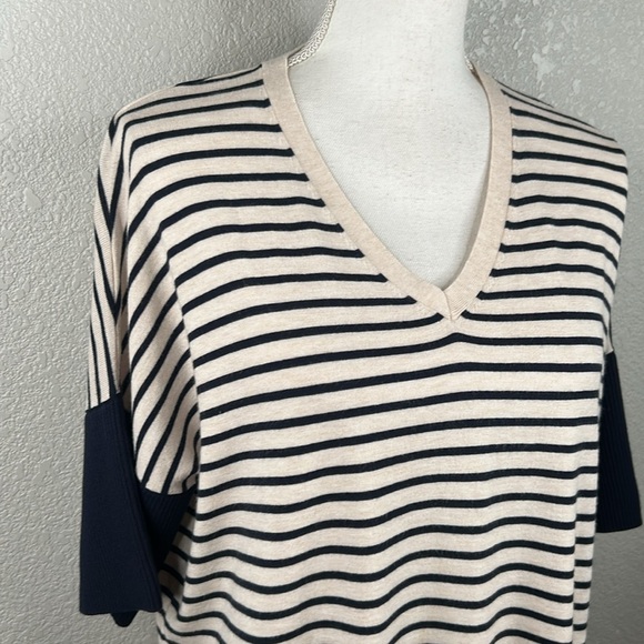 Weekend Max Mara Oversized Cream & Navy Blue Stripe Knit V-neck Sweater Size XS - Picture 2 of 7